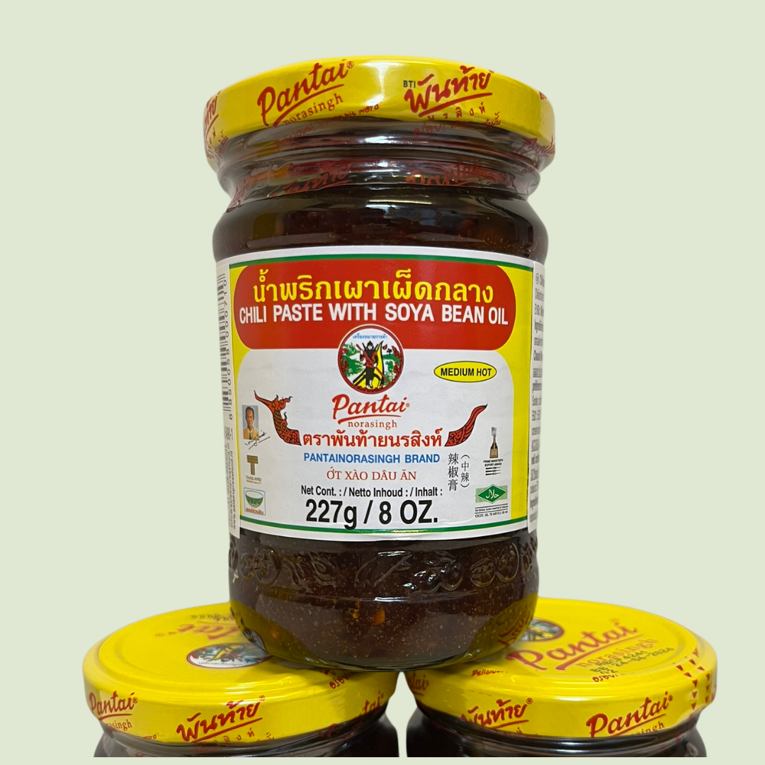 Chilipaste mit Sojaöl Mittelscharf ( Pantai )/พริกเผา 227g.